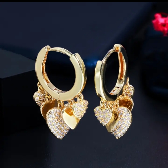 🎄18k. Gold Plated Earrings - Picture 5 of 6